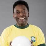 Pelè operato per tumore al colon: “Affronto la sfida con il sorriso, grazie per l’affetto”