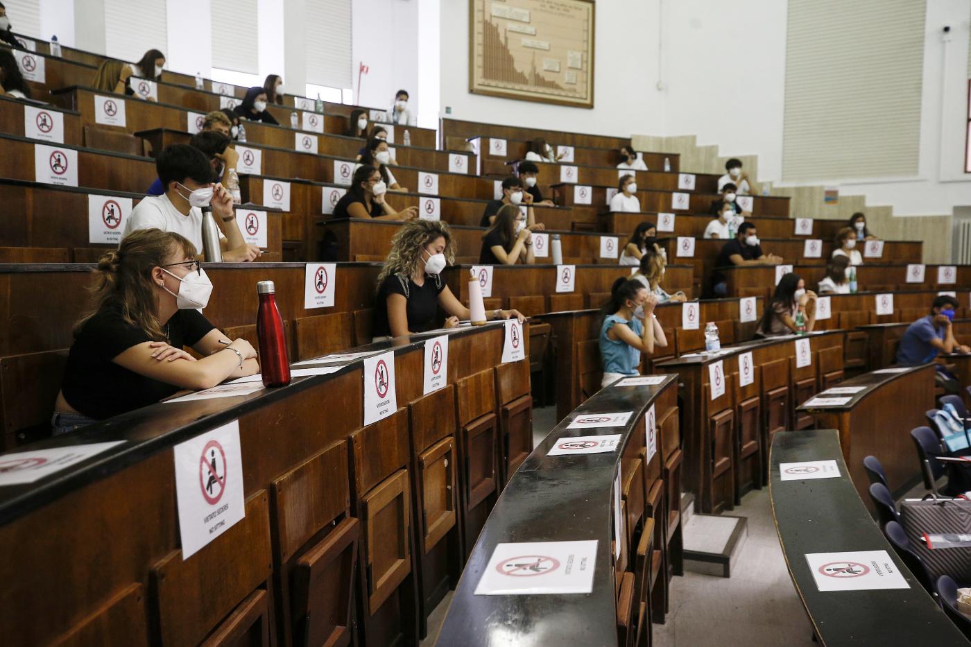 Medicina, al via test per 65mila aspiranti camici bianchi