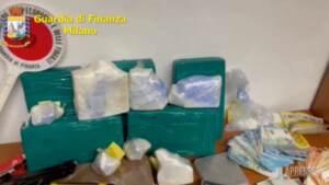 Milano, bloccato trafficante di droga: 13mila euro nascosti negli slip
