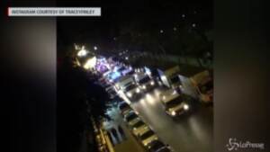 Attentato Bataclan, il video girato la notte del 13 novembre 2015: le ambulanze per le vie di Parigi