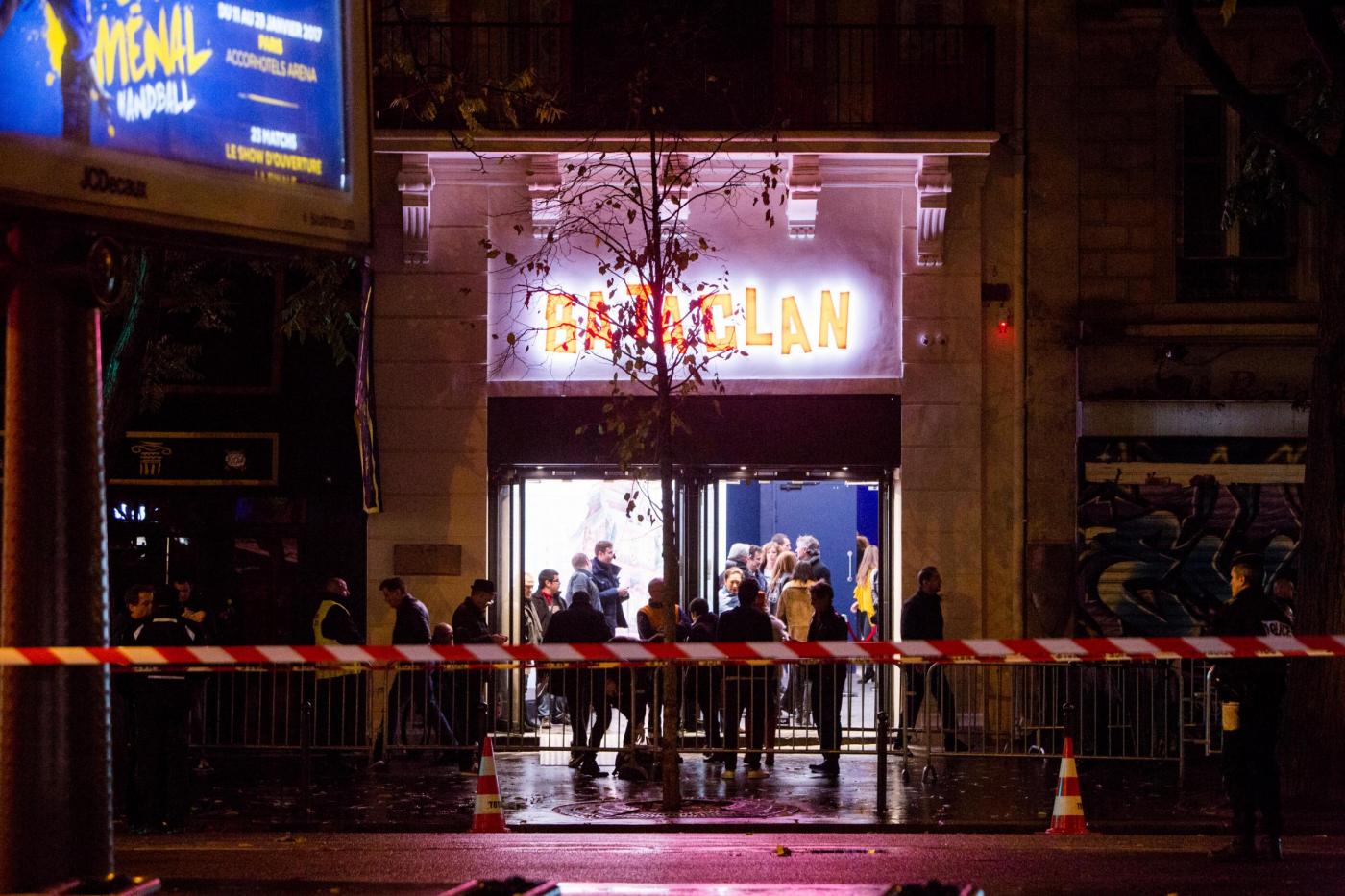 Attentato Bataclan, a Parigi il maxi-processo sulla strage. Il terrorista sopravvissuto: “Nessun Dio se non Allah”