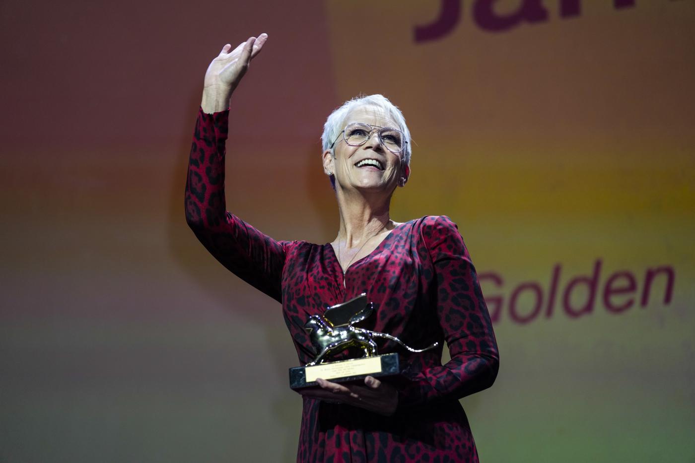 Jamie Lee Curtis premiata con il Leone d’oro alla carriera Jamie Lee Curtis premiata con il Leone d’oro alla carriera