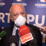 No vax, De Luca: “Pugno di ferro contro le aggressioni allo Stato”