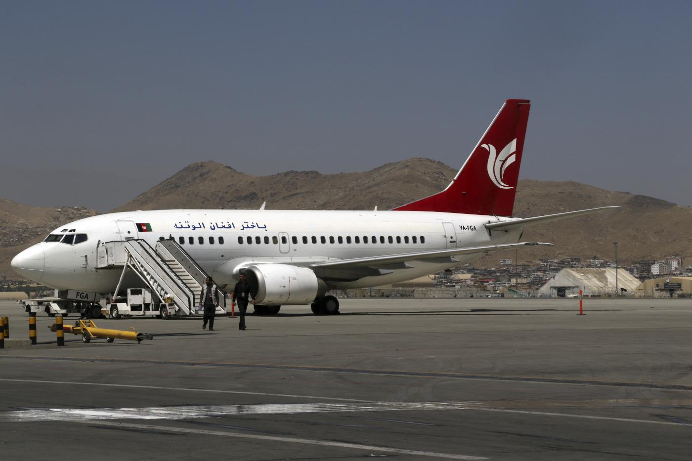 Afghanistan, cittadini stranieri si imbarcano da Kabul su volo per Doha