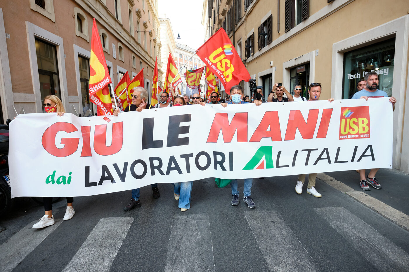 Alitalia-Ita, Castelli: “Prosegue l’interlocuzione tra azienda e sindacati”