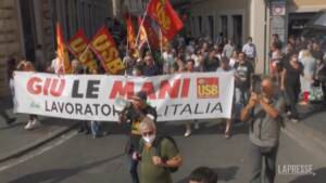 Alitalia: il presidio dei lavoratori in piazza San Silvestro a Roma