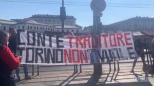 Torino, contestatori aspettano Conte al grido di ‘Traditore’