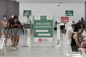 Iss: per i vaccinati -96% di rischio di decesso