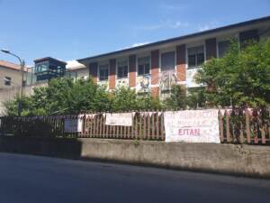 Verbania, striscione Eitan Mottarone