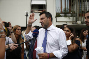 Roma, Matteo Salvini visita le case popolari di via Amico Aspertini