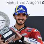MotoGP, Bagnaia realizza il suo sogno: trionfo ad Aragon davanti a Marquez