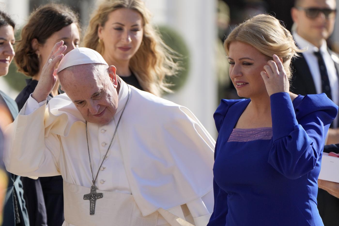 Papa, dopo Orban l’incontro con l’europeista Caputova: “In Ue serve integrazione”