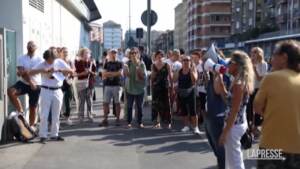 Scuola, in pochi alla manifestazione no Green Pass a Milano