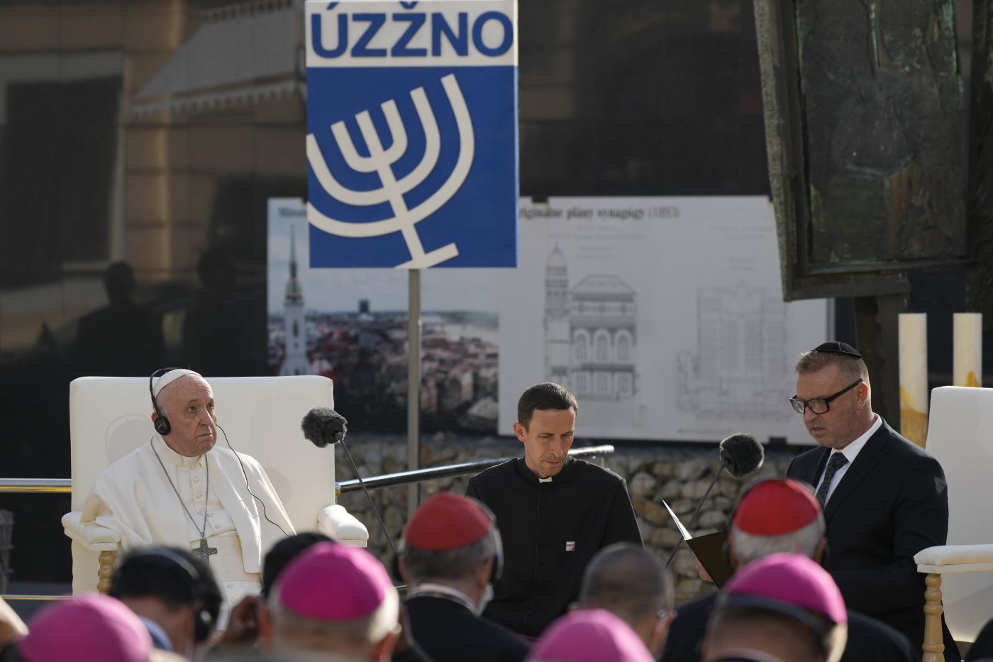 Shoah, il Papa con la comunità ebraica slovacca: “Dio disonorato, uniti contro antisemitismo”