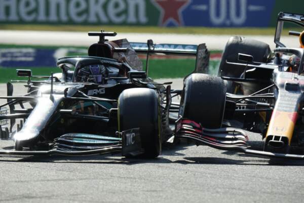 Monza, Hamilton approva la penalità a Verstappen: “Precedente importante per sicurezza”