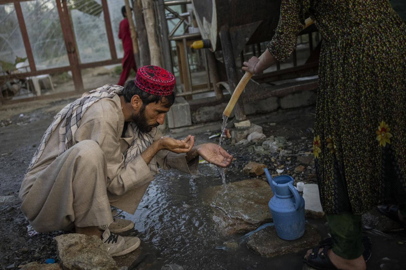 Afghanistan, stretta talebani nelle università. Onu raccoglie 1,1 miliardi di dollari da donatori