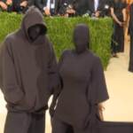 Kim Kardashian irriconoscibile: tutti i look più stravaganti al Met Gala 2021