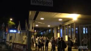 Whirlpool, operai diretti a Roma per incontro al Mise: “Siamo l’Italia che resiste, non ci fermeremo”
