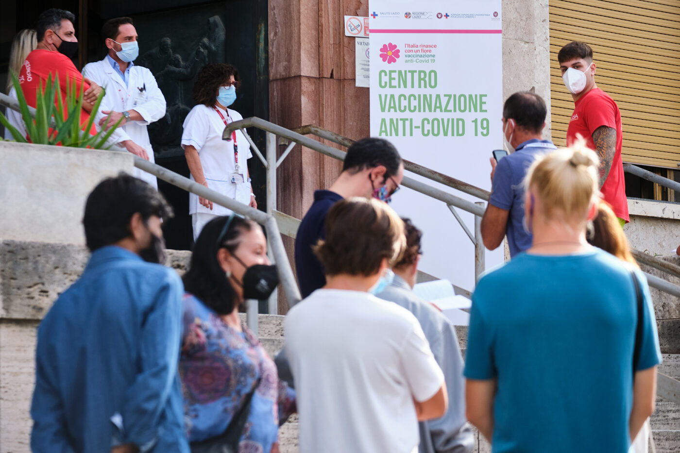 Vaccini, in Gran Bretagna è iniziata la campagna di somministrazione della terza dose