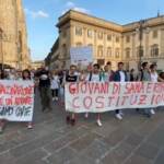 Milano, tornano in piazza i No vax: “Draghi terrorista”