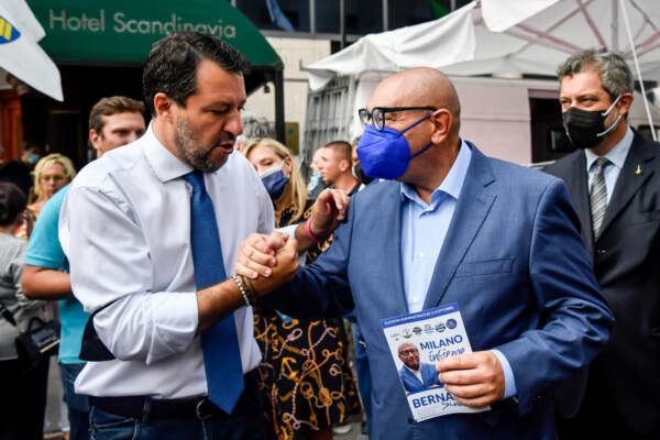 Milano, il leader della Lega Matteo Salvini visita il mercato di via Fauchè