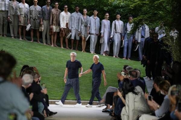Milano Fashion week torna in presenza. Ma marchi lusso mondiali cedono valore finanziario