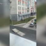 Russia, sparatoria in università: gli studenti escono dalle finestre per scappare