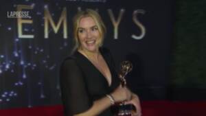Emmy 2021, Kate Winslet miglior attrice per la miniserie ‘Omicidio a Easttown’