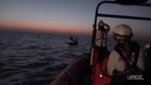 Migranti, Msf salva sei persone al largo della Libia
