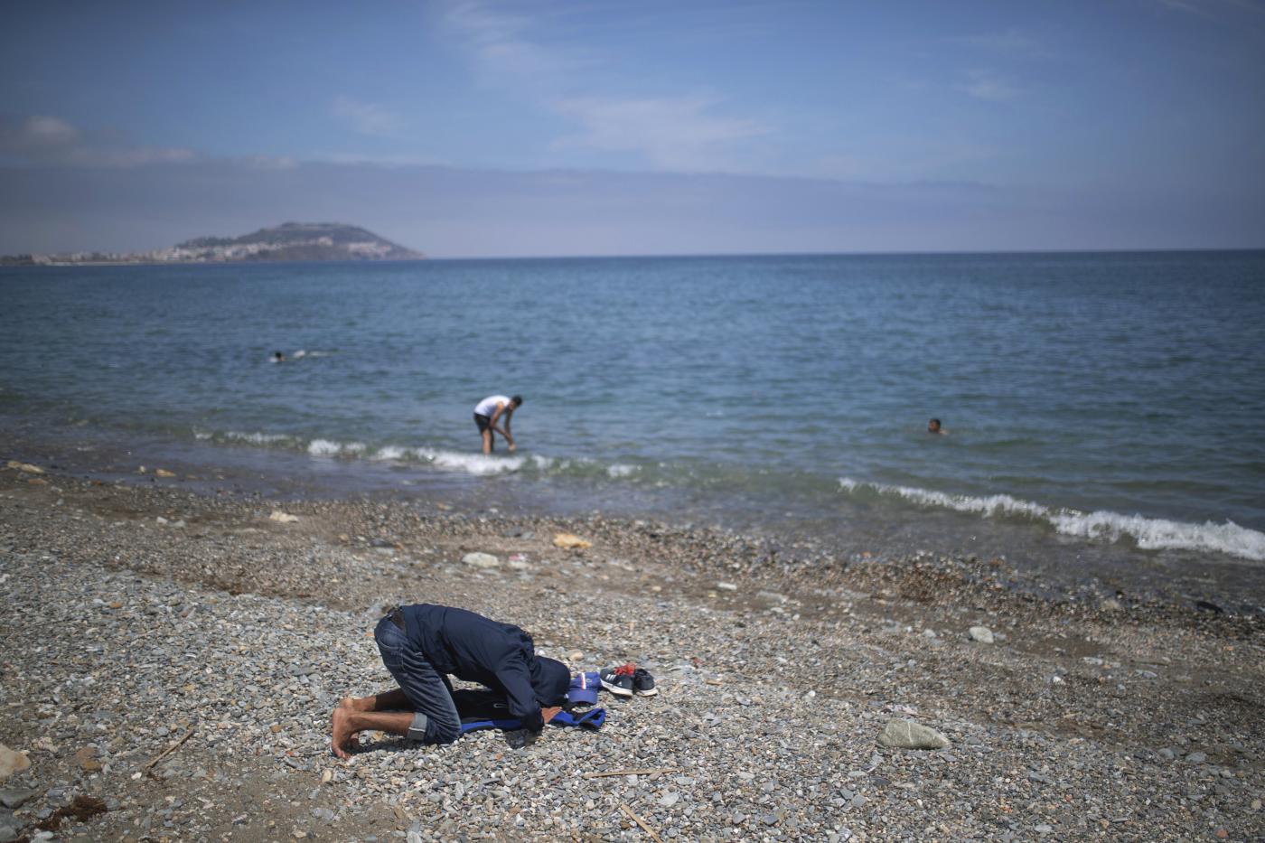 Migranti: in Spagna trovati 6 cadaveri sulle spiagge di Almeria, anche di un bimbo di 4 anni Migranti: in Spagna trovati 6 cadaveri sulle spiagge di Almeria, anche di un bimbo di 4 anni