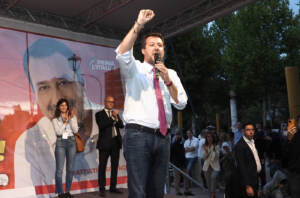 Lega, addio al vetriolo di Donato. Salvini tira dritto: ma caos nel partito