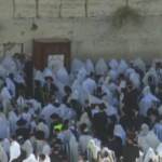 Gerusalemme, migliaia di fedeli pregano per la festa di Sukkot