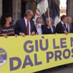 Flash mob di Fratelli d’Italia davanti al Senato per la difesa del Prosecco