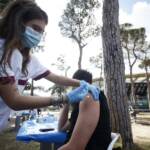 Usa raddoppiano dosi vaccino per Paesi poveri. Ministro Brasile positivo: “Era all’Onu”