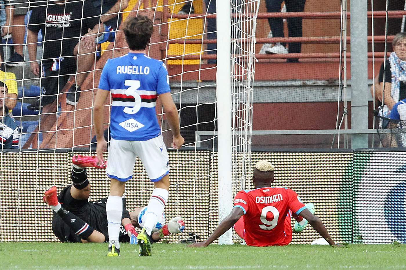 Poker alla Sampdoria: il Napoli solo in testa alla classifica