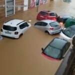 Spagna, inondazione colpisce il Sud: le auto galleggiano in strada