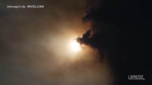Canarie, ancora fumo nero sul cielo di La Palma