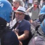 Alitalia, manifestanti bloccano autostrada a Fiumicino: tafferugli con la polizia