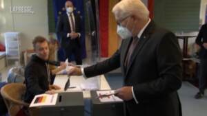 Elezioni in Germania, il presidente Steinmeier vota a Berlino
