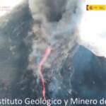 Canarie: prosegue l’attività del vulcano a La Palma, la lava continua a fuoriuscire dal cratere