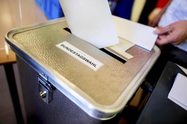 Germania, proiezioni: è testa a testa tra Spd e Cdu ma i socialdemocratici chiedono il cancelliere