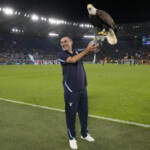 Sarri batte Mou, la Lazio fa suo un derby show: 3-2 alla Roma