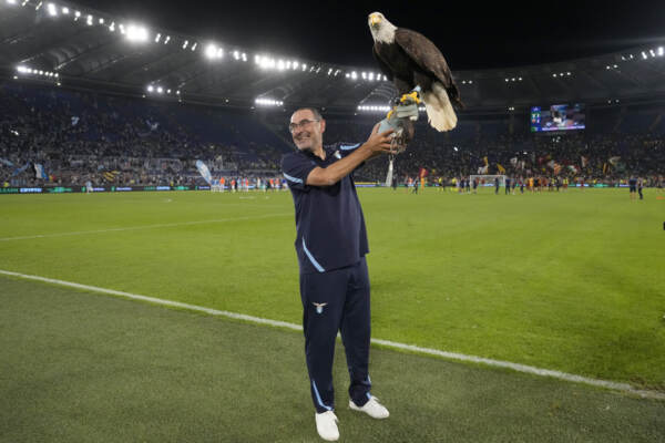 Sarri batte Mou, la Lazio fa suo un derby show: 3-2 alla Roma