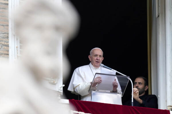 L'Angelus della Domenica di Papa Francesco in piazza San Pietro