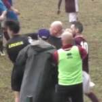 Novara: allenatore sferra un pugno all’arbitro durante una partita di calcio