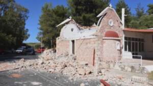 Terremoto Creta, crolla una chiesa: un uomo muore sotto le macerie