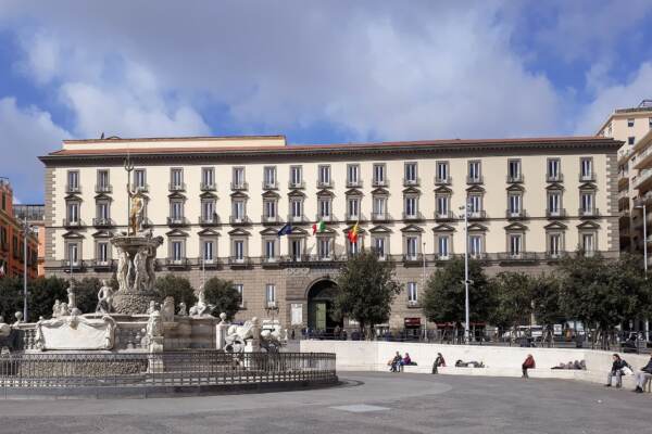Napoli al voto, sfida a quattro per le comunali
