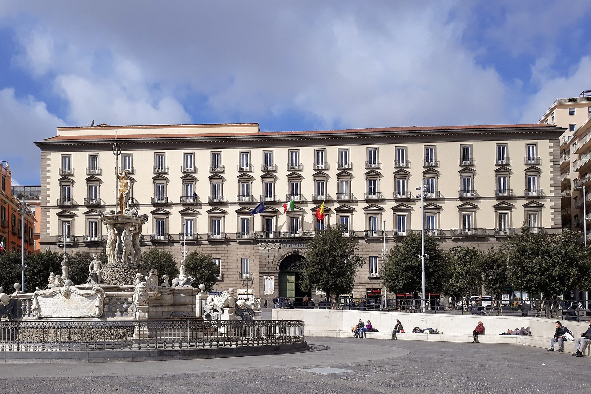 Napoli al voto, sfida a quattro per le comunali