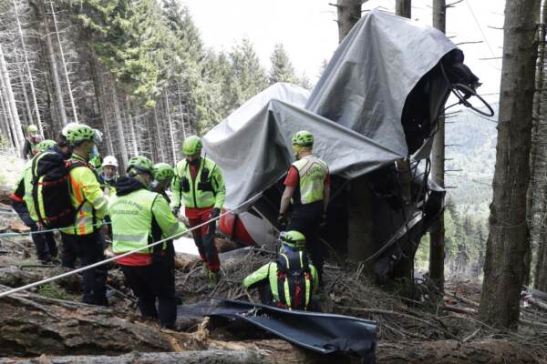Mottarone, i soccorsi tornano sul luogo della tragedia
