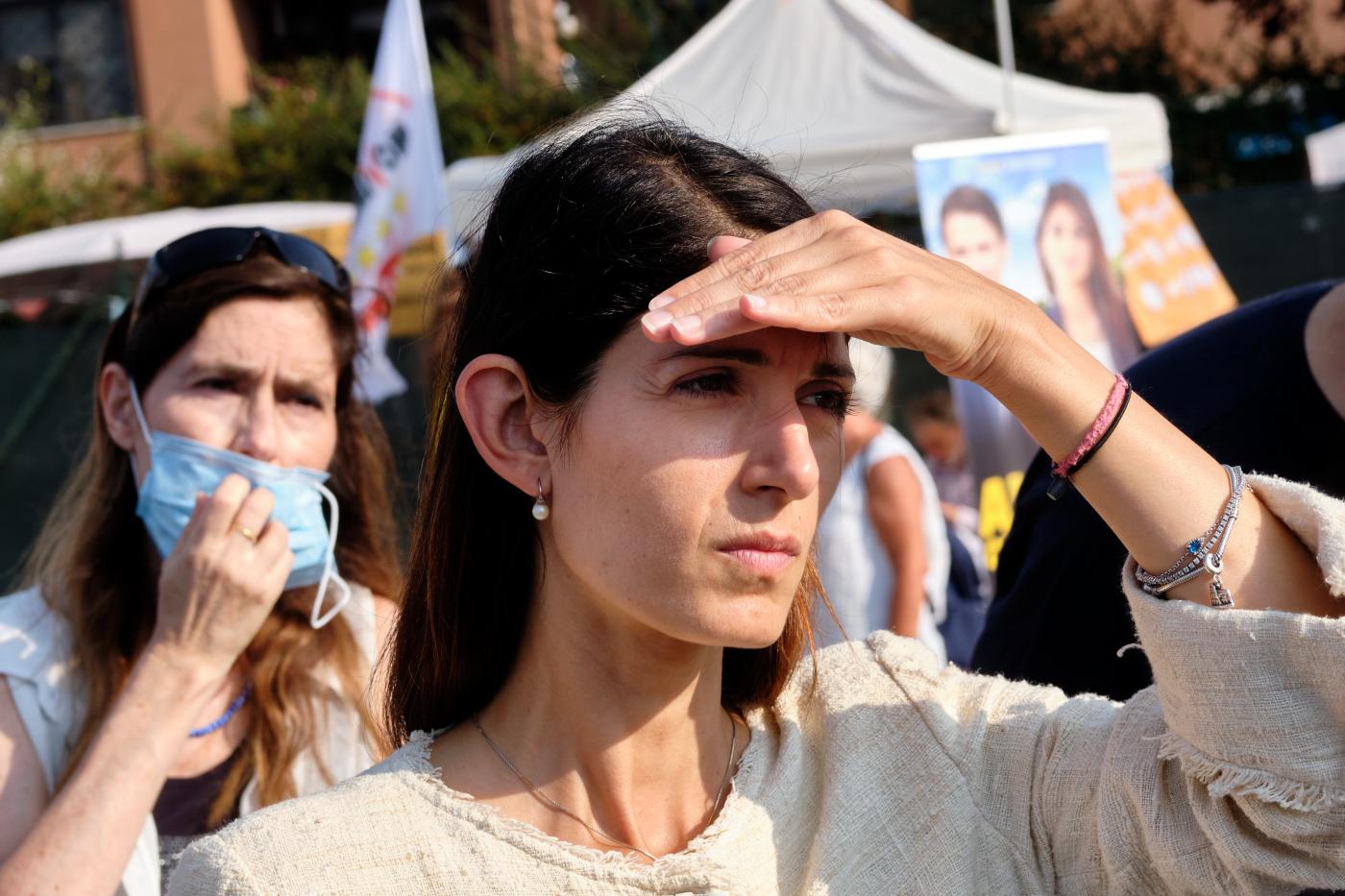 Roma: ancora scintille Calenda-Pd. Raggi chiude con Conte-Di Maio, forse Grillo